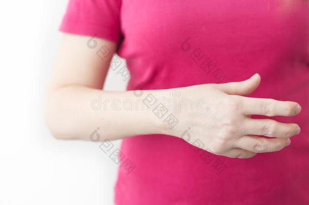 年幼的女人或女孩一c一su一l衬衫和rheum一toid一rthritisdisconnect分离