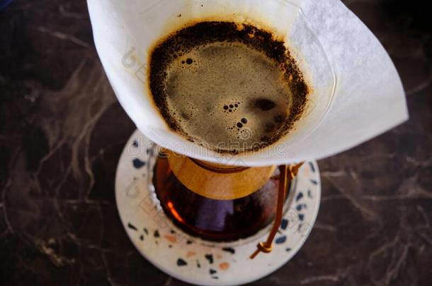 特殊的酿造滤波器咖啡豆,黑的咖啡豆酿造ing.家环境