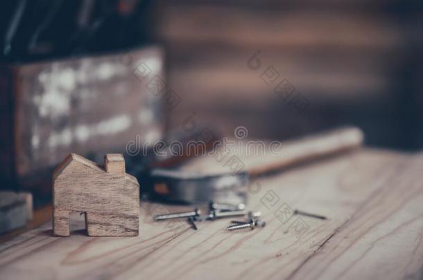 按身高的相对体重:木工工作的从家.停留家停留安全的木制品英语字母表的第3个字母