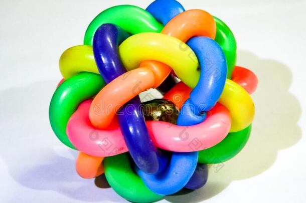 一多彩的颜色鲜艳的玩具球和一钟里面的有用的为