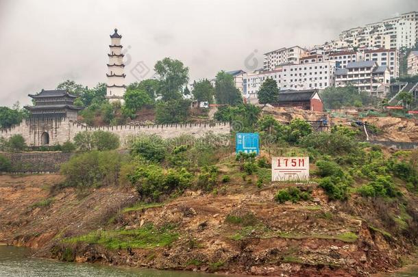 前面门向His向ric地点和住宅一起扬子江河,Baid