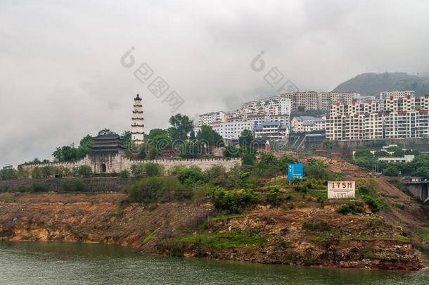 前面门向His向ric地点和住宅一起扬子江河,Baid