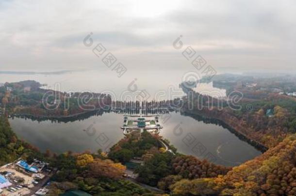 武汉东湖风景优美的地点空气的摄影风景采用秋