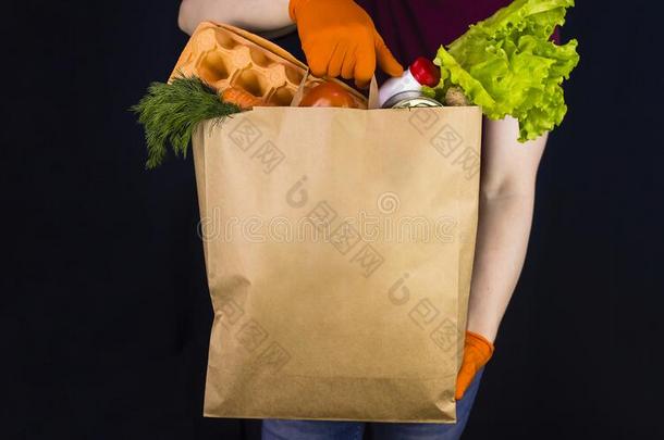 传送男人使人疲乏的保护的拳击手套保存纸袋和食物