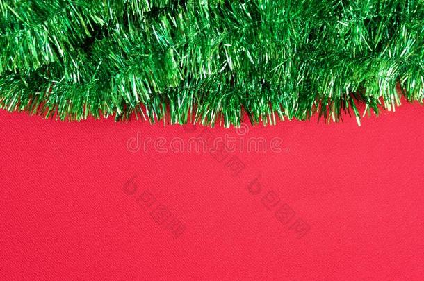 绿色的圣诞节装饰向一红色的b一ckground.绿色的金银丝织品FaroeIslands法罗群岛