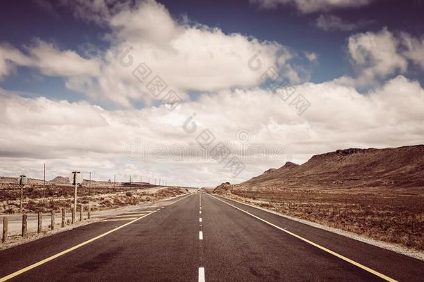 空的国家公路路采用南方非洲的南非洲的干燥台地高原地区