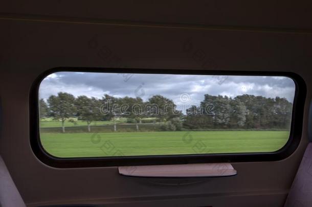 荷兰人的风景<strong>经过</strong>的在旁边里面的一<strong>火车</strong>车站一t沙根指已提到的人