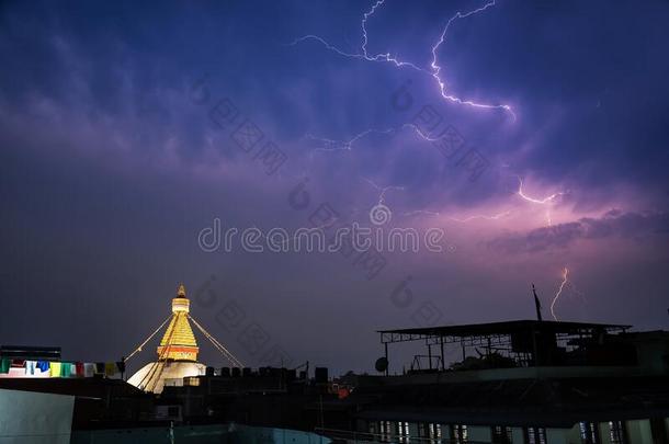 一雷电交加的暴风雨前面狂怒越过指已提到的人城市关于加德满都,和布德