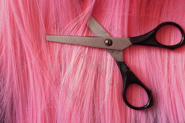 假发和剪刀-粉红色的假发-发型背景