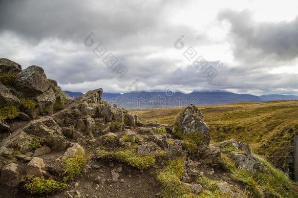 典型的冰岛的风景采用斯奈费尔斯尼斯pen采用sula采用冰岛