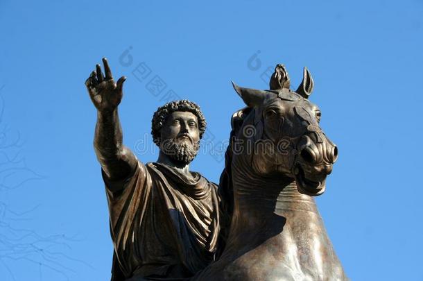 雕像关于马库斯马可。奥里利乌斯采用指已提到的人广场微分算子坎皮多利奥.