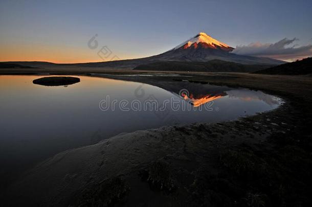 积极的科多帕希火山火山采用中央的安第斯山脉关于厄瓜多尔