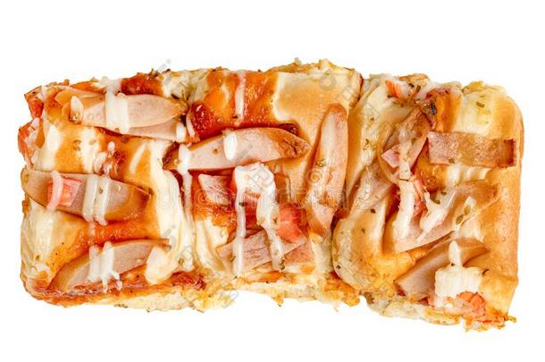 香肠和蟹粘贴圆形的小面包或点心隔离的向白色的背景