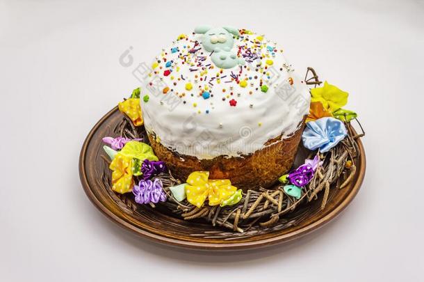 复活节蛋糕隔离的向白色的背景