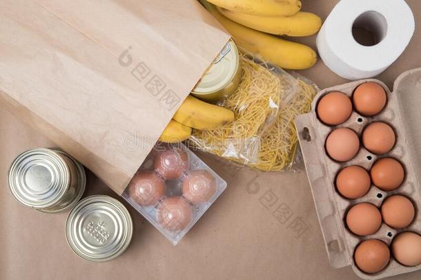 食物传送.面团,鸡蛋,罐装的食物,香蕉
