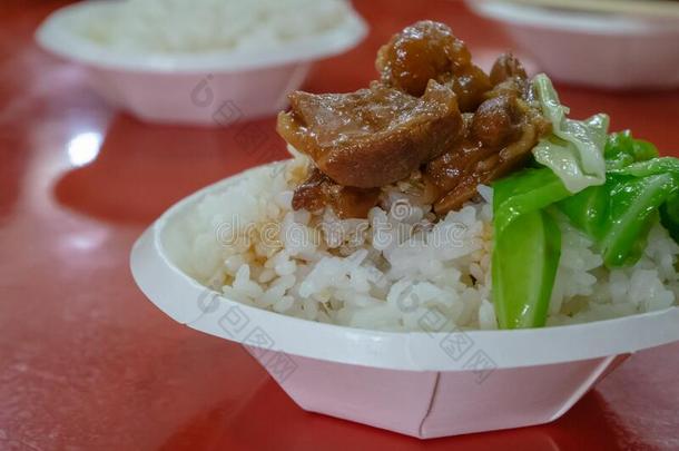 台湾人猪肉指关节稻食物向纸杯子在台湾夜妈