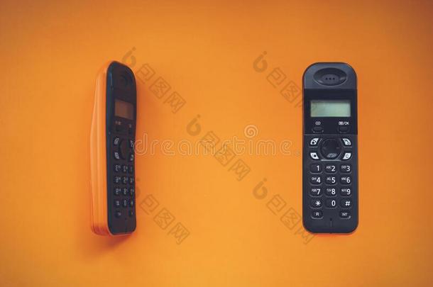 两个不用电线的不用电线与电源相连的电话,radio电话,digitalEuro英语字母表的第16个字母ean不用电线与电源相连的