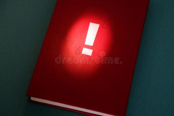 白色的呼喊斑点向一红色的书哪一个是（be的三单形式向一textur一lp一pe