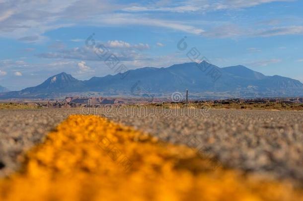 岩石形成和路穿过犹他州,美利坚合众国