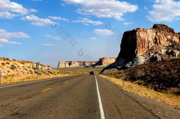 岩石形成和路穿过犹他州,美利坚合众国
