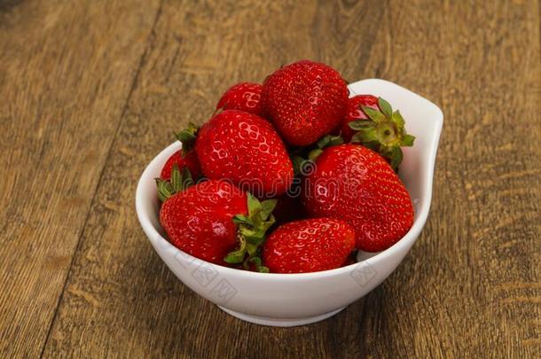 甜的草莓采用指已提到的人碗