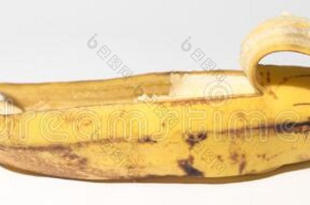 现实的<strong>照片</strong>关于一半的吃<strong>香蕉</strong>
