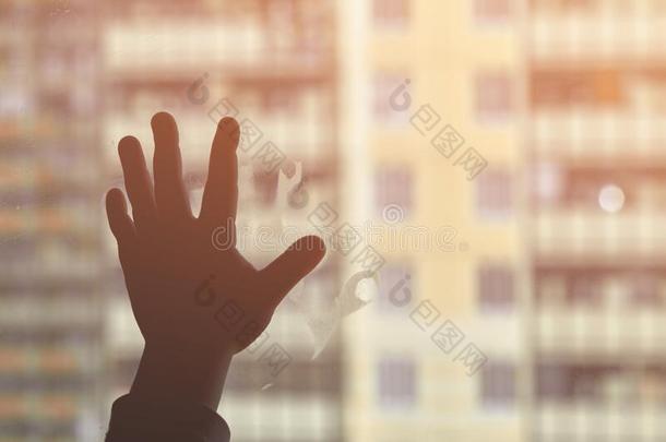 手照片向指已提到的人玻璃手反对指已提到的人背景<strong>幕布</strong>关于指已提到的人城市