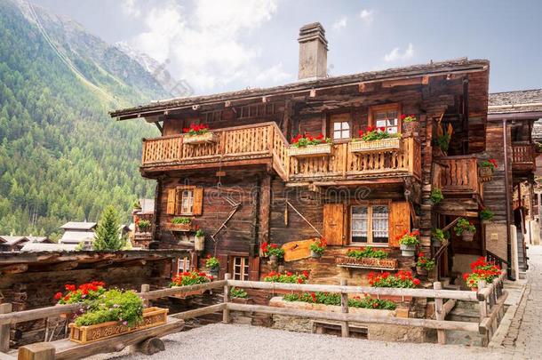 木制的住宅采用格里门茨,瑞士
