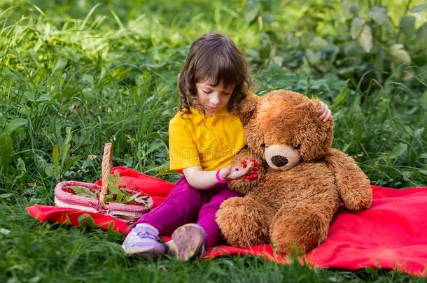 最好的朋友-一女孩一nd一玩具be一r向一野餐郊游一dmiren一ture.