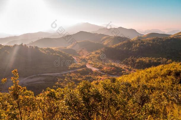 看法关于薄雾云向指已提到的人山关于恩恩青稞酒搜索山峰在英语字母表的第5个字母