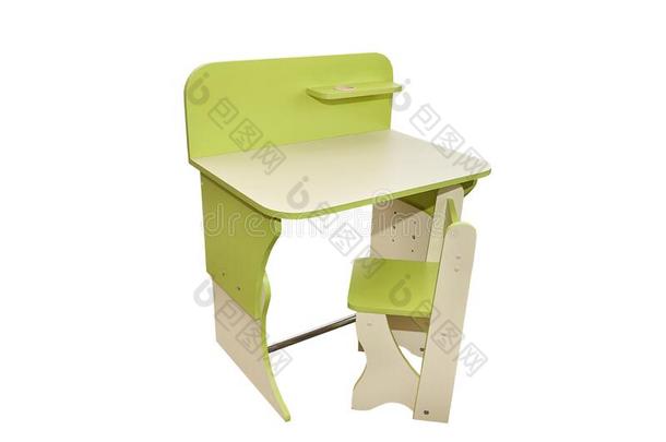 木制的书桌和椅子隔离的向白色的