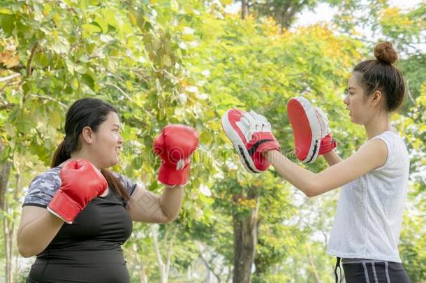 运动女人.肥的<strong>女人节</strong>制饮食和适合漂亮的女孩适合ness和Turkey土耳其