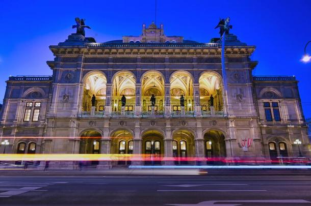 指已提到的<strong>人维也纳</strong>国家歌剧坐落的采用<strong>维也纳</strong>,奥地利