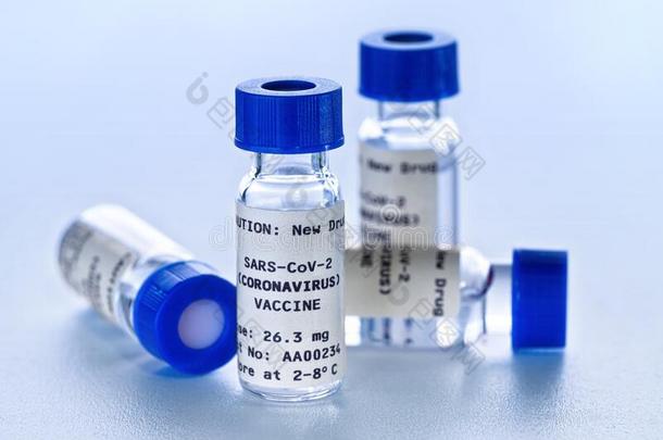 日冕形病毒科维德19疫苗观念-小的玻璃小瓶和balls球