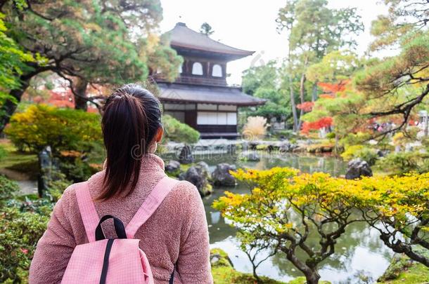 幸福的女人旅行者有样子的<strong>金卡</strong>库吉庙或指已提到的人银帕维尔