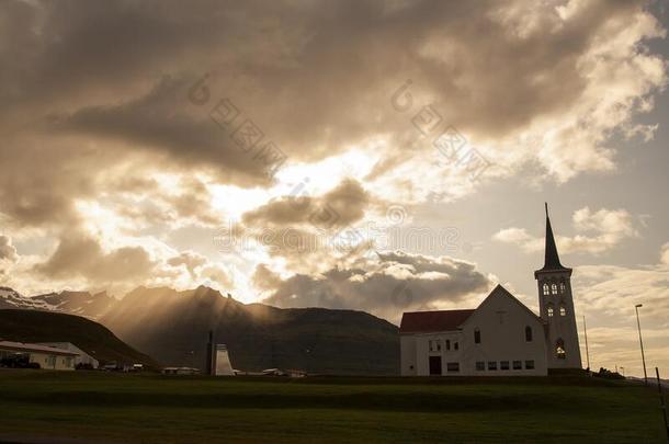 格兰达夫乔杜<strong>尔</strong>教堂在日落,<strong>斯奈</strong>费<strong>尔斯</strong>尼<strong>斯</strong>,冰岛