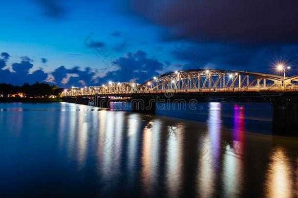 人名Tients采用天津桥色彩采用越南