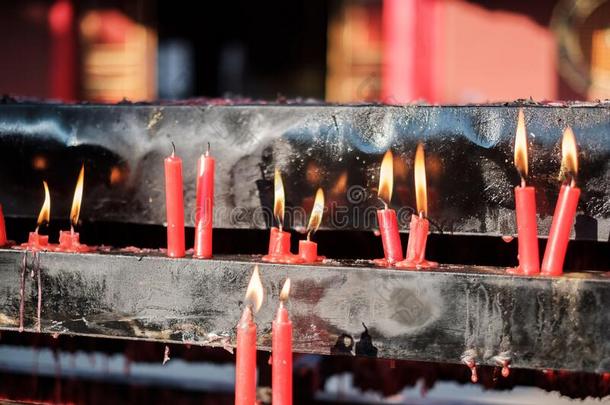 红色的蜡烛采用圆通庙,佛教的庙采用Kunm采用g.陆地