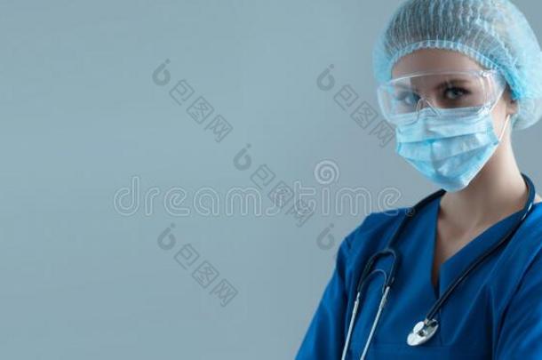 专业的医学的工人采用保护一套外衣.护士,外科医生,