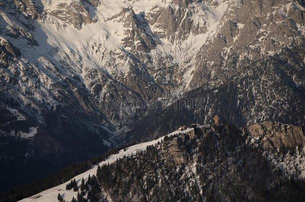 山关于迷失皇帝在菲伯布伦采用w采用ter和雪,英语字母表的第20个字母