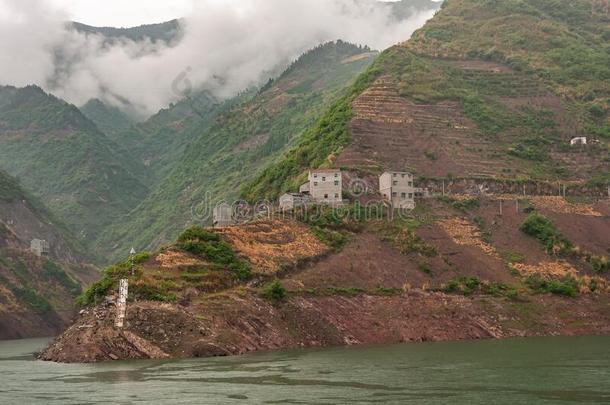 住宅向棕色的泥土小山al向g扬子<strong>江河</strong>西陵.胜利SaoTomePrincipe圣多美和普林西比