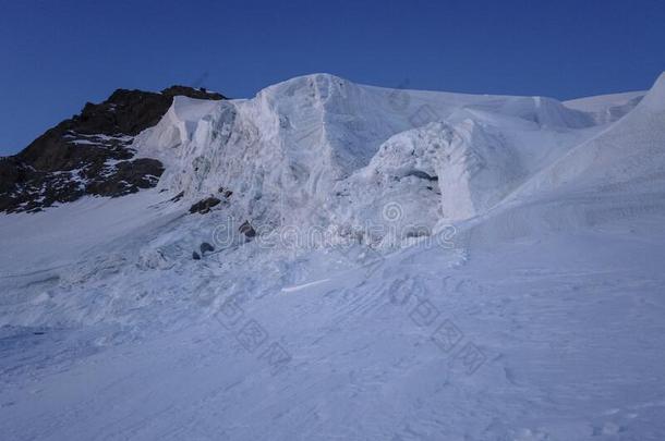 大的雪一群和冰河破口向M向t-白duty义务柱采用Thailand泰国