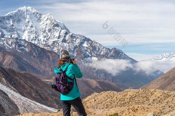 一背包客迷人的照片关于喜马<strong>拉雅</strong>山,珠穆朗玛峰地区我