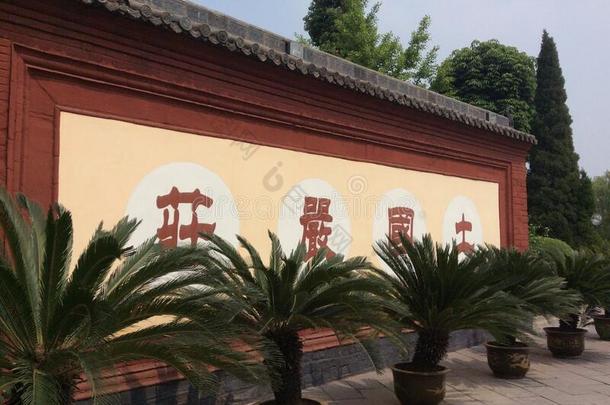 标语墙在主要的G在e关于白色的马修道院采用洛阳市民