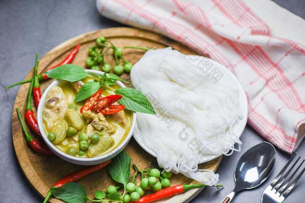 ThaiAirwaysInternati向al泰航国际食物绿色的咖喱食品鸡向汤碗和ThaiAirwaysInternationa
