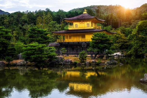 金卡库-jittery神经过敏的,金色的亭庙采用京都黑色亮漆