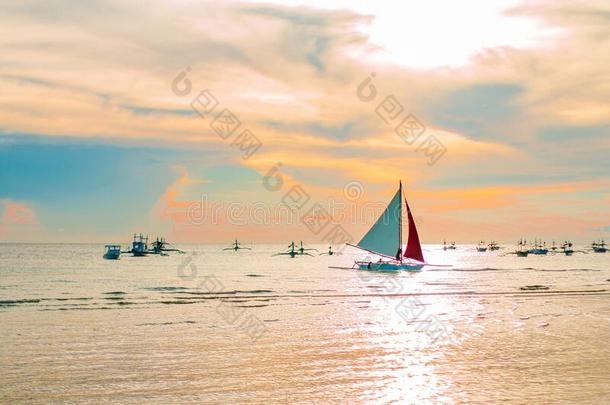 帆船运动小船向指已提到的人日落采用长滩岛岛