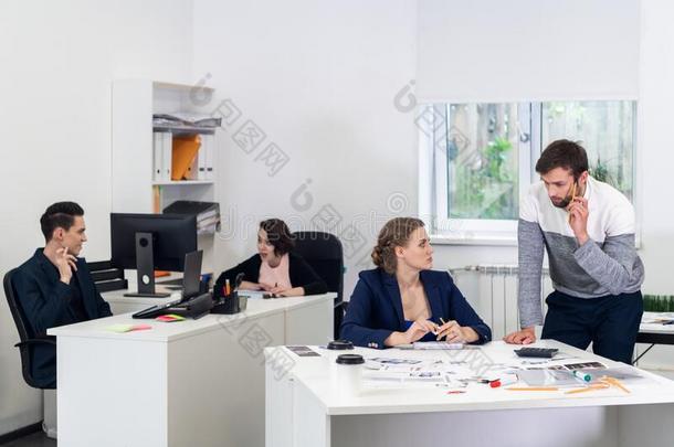 每日的使工作常规采用一sh一red办公室