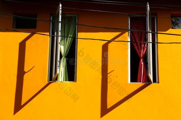 富有色彩的墙关于一房屋和富有色彩的窗curt一<strong>ins</strong>