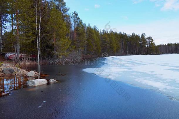 春季有来冰从指已提到的人湖强迫指已提到的人热有be来.